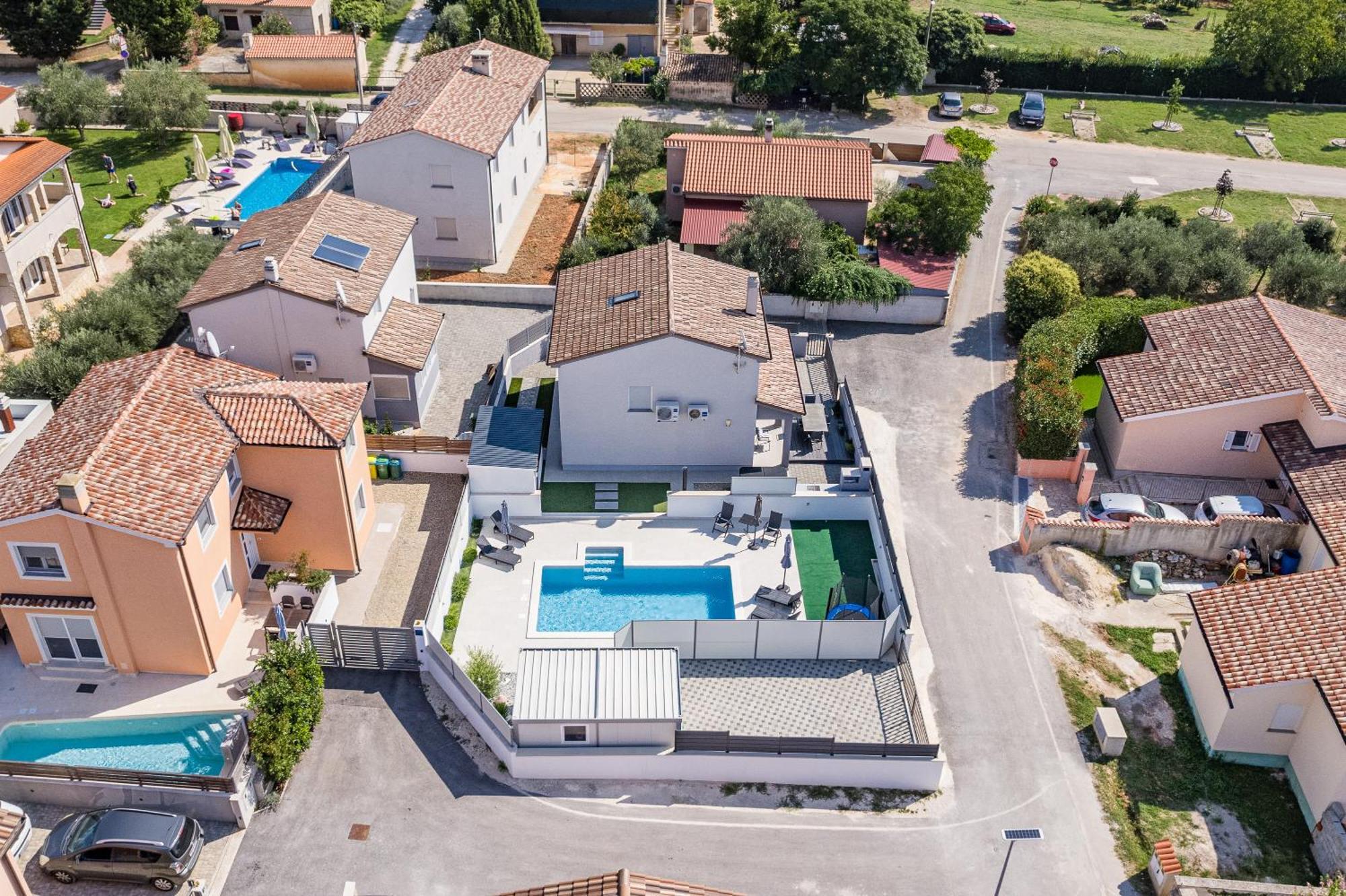 Casa Tara Three-Bedroom Holiday Home Pula Exterior photo