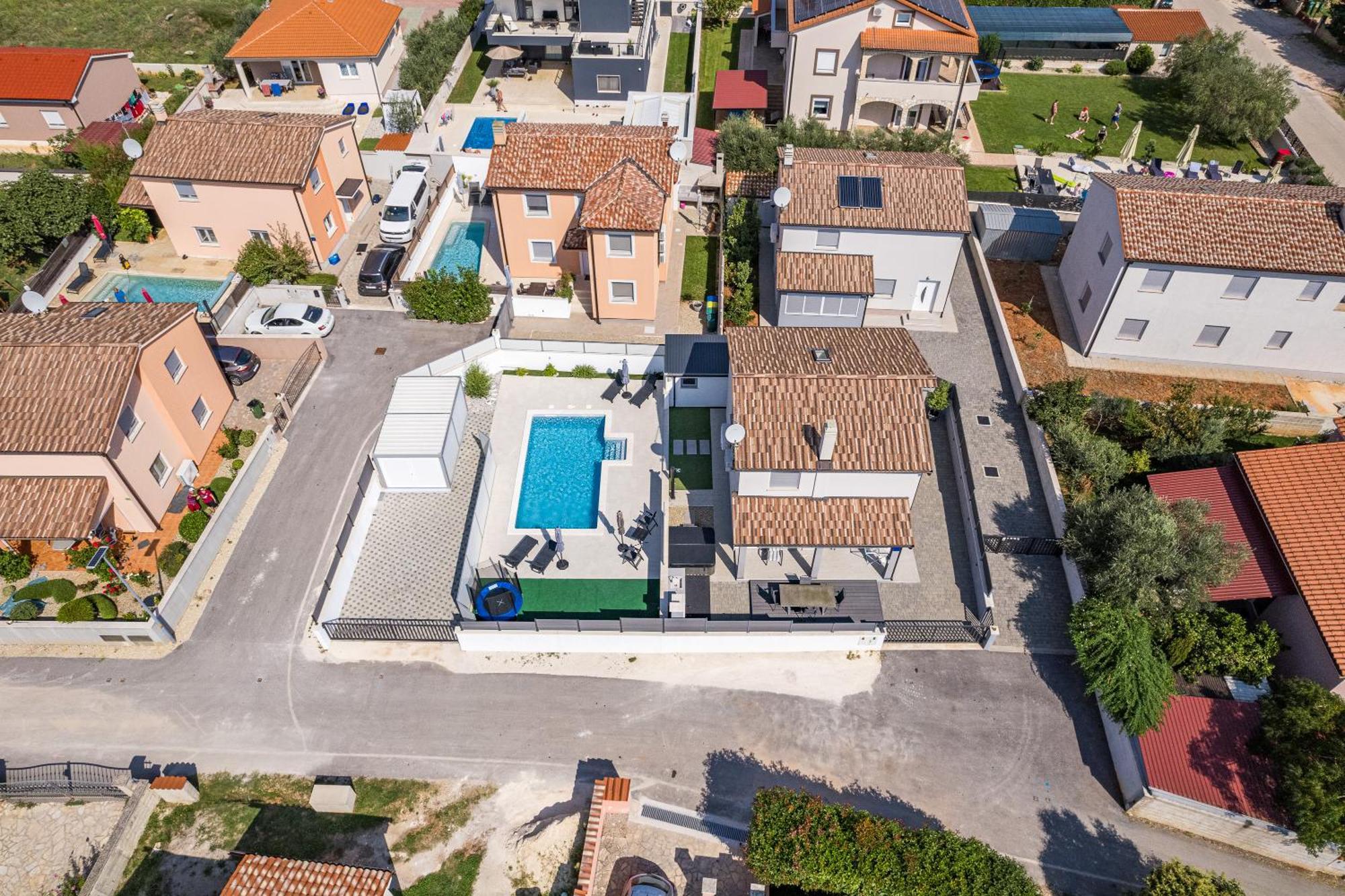 Casa Tara Three-Bedroom Holiday Home Pula Exterior photo
